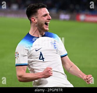 Neapel, Italien. 23. März 2023. Declan Rice aus England feiert sein Tor während eines Qualifikationsspiels der UEFA Euro 2024 Gruppe C zwischen Italien und England am 23. März 2023 in Neapel, Italien. Kredit: Alberto Lingria/Xinhua/Alamy Live News Stockfoto