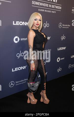 Berlin, Deutschland. 23. März 2023. Katja Krasavice kommt mit ihrem neuen Album 'Something in between at Ayoka zur Party der Sängerin Leony. Kredit: Gerald Matzka/dpa/Alamy Live News Stockfoto