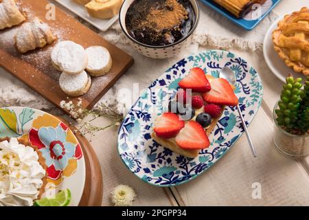 Peruanische Desserts Buffet Tischbrunch süße Speisen Stockfoto