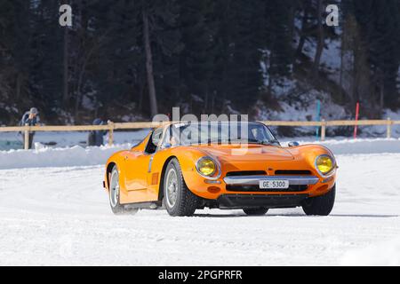 Bizzarrini 5300 GT Strada auf dem gefrorenen See, erbaut 1968, das EIS, St. Moritz, Engadin, Schweiz Stockfoto