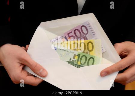 Euro-Banknoten in Umschlag Stockfoto