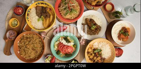 Peruanische Speisen am Büfetttisch verschiedene Gerichte, traditionelle peruanische Gourmetküche Stockfoto