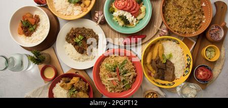 Peruanische Speisen am Büfetttisch verschiedene Gerichte, traditionelle peruanische Gourmetküche Stockfoto