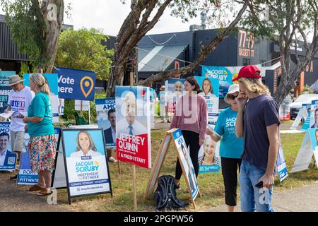 Freitag, 24. März 2023, Wahlkabine Mona Vale auf dem Sitz von Pittwater für die frühzeitige Abstimmung vor der NSW-Staatswahl 2023 am 25. März 2023 geöffnet, Pittwater wird von der Liberalen Partei gehalten, aber es wird erwartet, dass es zwischen Rory Amon, der liberalen Kandidatin, und Jacqui Scruby, dem türkisfarbenen, unabhängigen Martin Berry @ alamy Live News, zu einem ernsthaften Streit kommen wird. Stockfoto