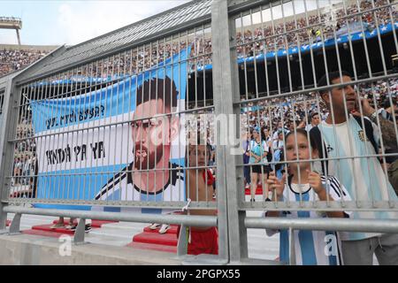 Buenos Aires, Argentinien. 23. März 2023. Argentinische Fans wurden während des Spiels zwischen Argentinien und Panama im Rahmen des International Friendly Match im Mas Monumental Stadium gesehen. Endstand: Argentinien 2 - 0 Panama. Kredit: SOPA Images Limited/Alamy Live News Stockfoto