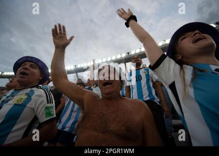 Buenos Aires, Argentinien. 23. März 2023. Fußball: Internationale Spiele, Argentinien - Panama, Estadio Monumental. Fans jubeln die argentinische Nationalmannschaft an. Kredit: Florencia Martin/dpa/Alamy Live News Stockfoto