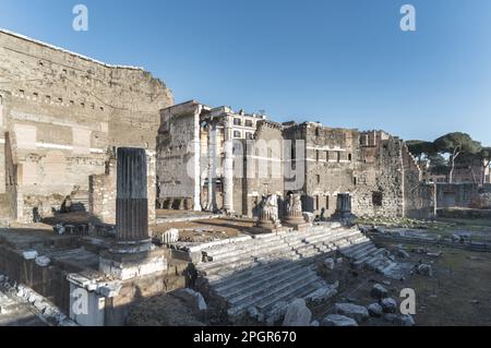 Das Forum Augustus mit den Überresten des Tempels von Marte Ultore in Rom, Italien Stockfoto