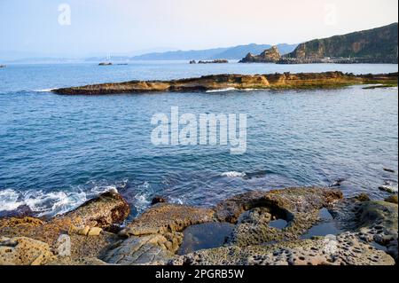 Es gibt viele einzigartige geologische Formationen, einschließlich des berühmten „Queen's Head“ Yehliu Geopark ist das Traumziel eines Geologen und ein faszinierendes Ziel Stockfoto