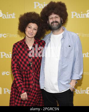 Los Angeles, USA. 23. März 2023. (L-R) Chloe Rice und Alex Pardee treffen am Donnerstag, den 23. März 2023, auf der IFC Films' PAINTING Los Angeles Premiere ein, die im Theatre at Ace Hotel in Los Angeles, Kalifornien, stattfindet. (Foto: Sthanlee B. Mirador/Sipa USA) Guthaben: SIPA USA/Alamy Live News Stockfoto