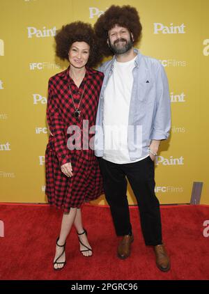 Los Angeles, USA. 23. März 2023. (L-R) Chloe Rice und Alex Pardee treffen am Donnerstag, den 23. März 2023, auf der IFC Films' PAINTING Los Angeles Premiere ein, die im Theatre at Ace Hotel in Los Angeles, Kalifornien, stattfindet. (Foto: Sthanlee B. Mirador/Sipa USA) Guthaben: SIPA USA/Alamy Live News Stockfoto