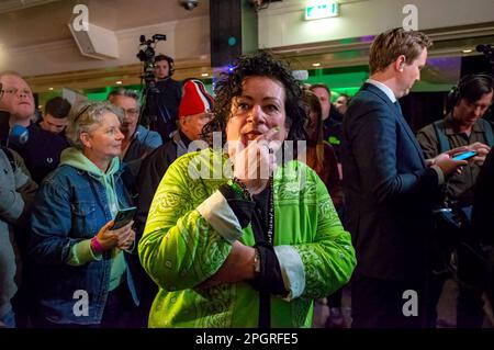 BATHMEN, NIEDERLANDE - 15. MÄRZ 2023: Politikerin Caroline van der Plas in einem ernsten Moment, nachdem sie die Ergebnisse der Provinzwahlen gehört hatte Stockfoto