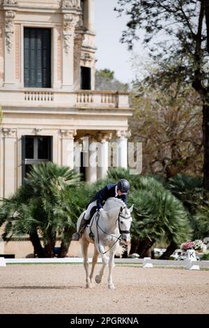 Gustavo Artillo und Banduendo (PRE) bei CDI Jerez in Royal Andalusian School of Equestrian Art, März 25. 2022 Stockfoto