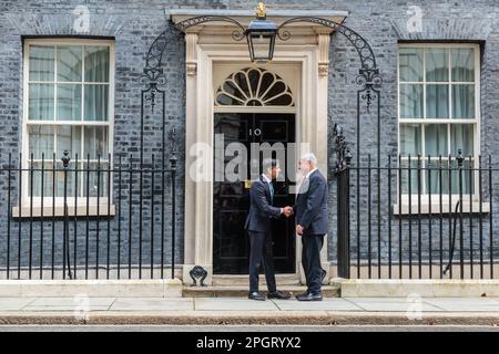 Downing Street, London, Großbritannien. 14. März 2023 Der britische Premierminister Rishi Sunak begrüßt den israelischen Premierminister Benjamin Netanjahu in der Downing Street, London, Großbritannien. Foto: Amanda Rose/Alamy Live News Stockfoto