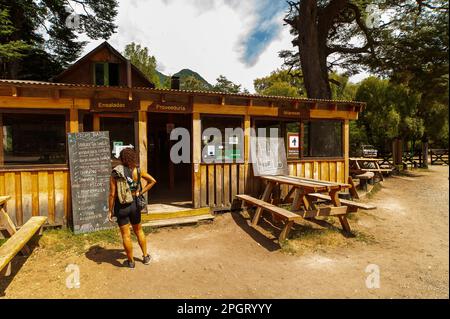 Camping Pichi Traful, Nahuel Huapi National Park, Seven Lakes Road, Ruta 40, Provinz Neuquén, Argentinien Stockfoto