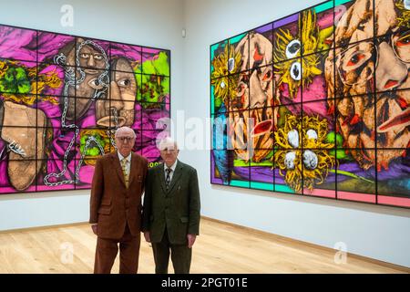 London, Großbritannien. 24. März 2023 Die Künstler Gilbert & George bei der Eröffnung des Gilbert & George Centre in der Nähe der Brick Lane im Osten Londons. Es ist ein neuer ständiger Ort für Besucher, um ihre Kunstwerke zu erleben. Die Eröffnungsausstellung ist die Paradisical Pictures, die zum ersten Mal in London ausgestellt wird und bis zum 12. April stattfindet. Kredit: Stephen Chung / Alamy Live News Stockfoto