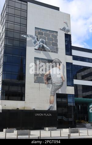 Wandbild für Jungen und Möwen von Ernest Zacharevic Stockfoto