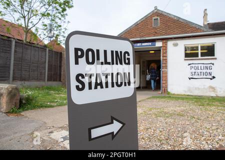 Wahlstation im Londoner Stadtteil Merton, Greater London, England, Großbritannien Stockfoto