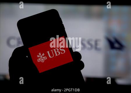 Gaziantep, Türkei. 23. März 2023. Gaziantep, Türkei. März 2023. Die Logos der Banken und Finanzdienstleistungsunternehmen UBS und Credit Suisse. Die Credit Suisse wurde kürzlich von der UBS Bank übernommen, um die Schweizer Wirtschaft zu schützen und die Finanzstabilität im globalen Bankensystem zu sichern. Der Deal folgt auf den Zusammenbruch der Silicon Valley Bank und der New Yorker Signature Bank in den letzten Wochen (Kreditbild: © Muhammad ATA/IMAGESLIVE via ZUMA Press Wire). Nicht für den kommerziellen GEBRAUCH! Stockfoto