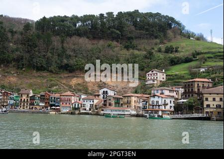 Panorama auf Pasaia, Pais Basco, von der anderen Seite des Flusses, Camino del Norte Stock Foto Stockfoto