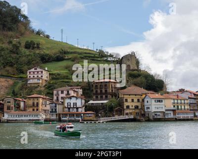 Panorama auf Pasaia, Pais Basco, von der anderen Seite des Flusses, Camino del Norte Stock Foto Stockfoto