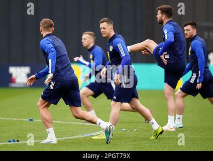 Schottlands Callum McGregor während eines Trainings in Lesser Hampden, Glasgow. Schottland beginnt morgen, Samstag, den 25. März, seine Qualifizierungskampagne zur Euro 2024 gegen Zypern. Foto: Freitag, 24. März 2023. Stockfoto