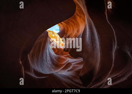 Ein beeindruckender Blick auf die fesselnden Felsformationen des Antelope Canyon in Arizona Stockfoto