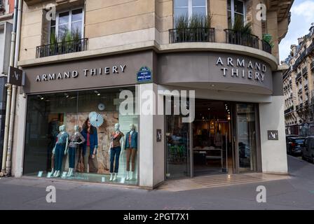 Außenansicht eines Armand Thiery Stores, eines französischen Unternehmens belgischen Ursprungs und einer Bekleidungsmarke für Damen und Herren Stockfoto