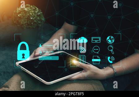 Konzept : Cybersicherheit Globale Netzwerksicherheitstechnologie, Schutz personenbezogener Daten. Verschlüsselung mit einem Schlüsselsymbol auf der virtuellen Schnittstelle. Stockfoto