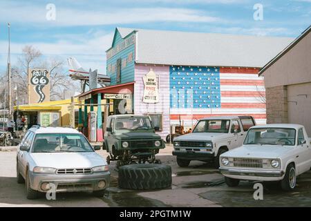 Historische Schilder von Seligman Sundries, Seligman, Arizona Stockfoto