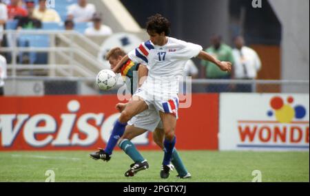 Vereinigte Staaten. 24. März 2023. firo, 06/13/1993 Bild archivieren, Foto archivieren, archivieren, Fotos archivieren Fußball, Fußball, US-CUP, Cup, in, USA-Deutschland 3:4 Duelle, Roy Wegerle Credit: dpa/Alamy Live News Stockfoto