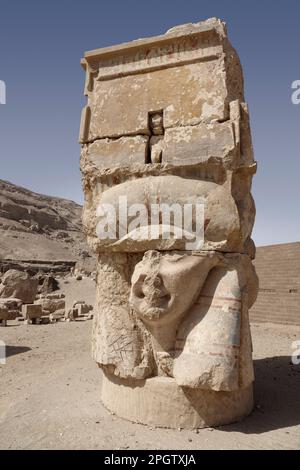 Nahaufnahme der Hauptstadt der Hathor-Säule im Ptolemäischen Tempel bei Athribis, auch bekannt als Wanina, in der Nähe von Akhmim, Gouvernement Sohag, Mitteleuropa Stockfoto