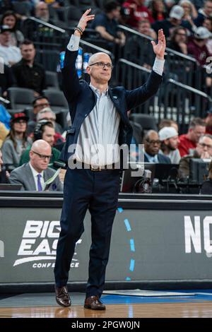 Connecticut Huskies Cheftrainer Dan Hurley während eines Basketballturniers der NCAA gegen die Arkansas Razorbacks am Montag, den 23. März 2023, bei T Stockfoto