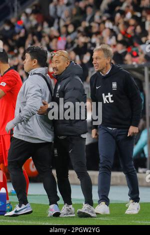 Ulsan, Gyeongnam, Südkorea. 24. März 2023. 24. März 2023 – Ulsan, Südkorea – Aktion des Cheftrainers Jurgen Klinsmann während eines internationalen Freundschaftsspiels Südkorea gegen Kolumbien im Munsu-Stadion in Ulsan, Südkorea. (Kreditbild: © Ryu Seung-Il/ZUMA Press Wire) NUR REDAKTIONELLE VERWENDUNG! Nicht für den kommerziellen GEBRAUCH! Stockfoto