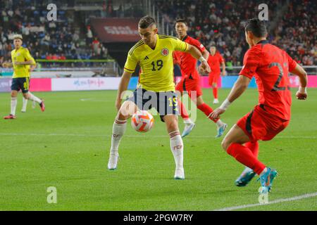 Ulsan, Gyeongnam, Südkorea. 24. März 2023. 24. März 2023 – Ulsan, Südkorea-Taehwan Kim aus Südkorea und Borre Maury Rafael Santos aus Kolumbien während eines internationalen Freundschaftsspiels Südkorea gegen Kolumbien im Munsu-Stadion in Ulsan, Südkorea. (Kreditbild: © Ryu Seung-Il/ZUMA Press Wire) NUR REDAKTIONELLE VERWENDUNG! Nicht für den kommerziellen GEBRAUCH! Stockfoto