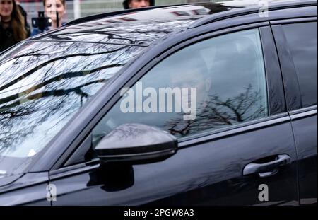 München, Deutschland. 24. März 2023. Coach Julian Nagelsmann aus München verlässt das Clubgelände in der Säbener Straße. Medienberichten zufolge hat sich der FC Bayern München von Trainer Nagelsmann getrennt. Kredit: Sven Hoppe/dpa/Alamy Live News Stockfoto