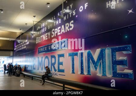 Britney Spears musikalische Komödie „Once Upon a One More Time“ erscheint im Marriott Marquis Hotel Theatre, New York City, USA 2023 Stockfoto