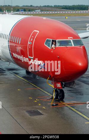 Norwegen, Oslo, Norwegian Airlines Flugzeug am Flughafen Oslo Gardenmoen Photo © Fabio Mazzarella/Sintesi/Alamy Stock Photo Stockfoto
