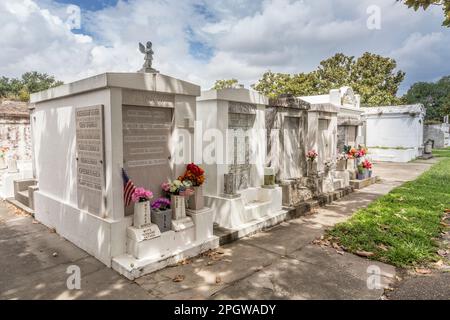 New Orleans, USA - 16. Juli 2013: Lafayette Friedhof in New Orleans mit historischen Grabsteinen Stockfoto