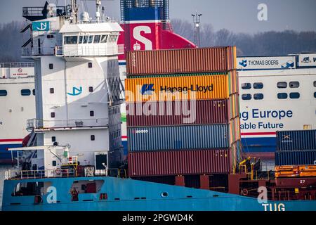 Containerfrachtschiff Nordic Hamburg, BG Freight Line, auf dem Nieuwe Waterweg, Eingang zum Hafen von Europoort, auf der Höhe von Hoek van Holland, RO Stockfoto