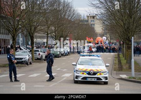 Bourg-en-Bresse, Ain, Frankreich, Donnerstag, 23. März, 2023. Demonstration gegen die Rentenreform und Artikel 49,3 der Verfassung. Stockfoto