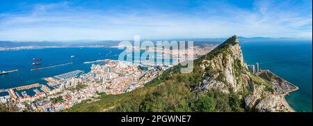 Panoramablick über Gibraltar - ein britisches Überseegebiet, und den Felsen von Gibraltar Stockfoto