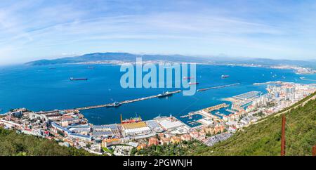 Panoramablick über Gibraltar - ein britisches Überseegebiet, und Spanien über die Bucht von Gibraltar Stockfoto