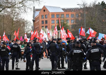 Lille, Frankreich, 23. März, 2023. Massiver Protest in ganz Frankreich gegen die Rentenreformen. Das Rentenalter soll von 62 auf 64 Jahre angehoben werden Stockfoto