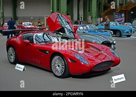 Paris, Frankreich - 4. Februar 2020: Bonhams 2020 im Grand Palais in Paris. Konzentrieren Sie sich auf einen roten 2016 Zagato Mostro Coupé, betrieben von Maserati. Stockfoto