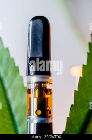 Makroaufnahme des HHC-Destillats Vapes Hexahydrocannabinol ist ein psychoaktives halbsynthetisches Cannabinoid Stockfoto