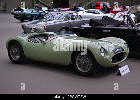 Paris, Frankreich - 4. Februar 2020: Bonhams 2020 im Grand Palais in Paris. Konzentriere dich auf einen grünen 1955 Elva Mk1/B Sports Racer. Fahrgestellnr.. 100/B/41. Stockfoto