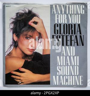 Bildcover der 7-Zoll-Single-Version von Everything for You von Gloria Estefan und Miami Sound Machine, die 1987 veröffentlicht wurde Stockfoto