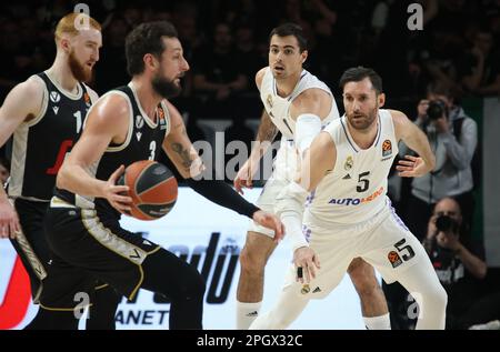 Bologna, Italien. 24. März 2023. Marco Belinelli (Segafredo Virtus Bologna), vereitelt von Rudy Fernandez (Real Madrid) während des Euroleague Basketball-Meisterschaftsspiels Segafredo Virtus Bologna vs. Real Madrid - Bologna, Italien, 24. März 2023 auf der Segafredo Arena Credit: Live Media Publishing Group/Alamy Live News Stockfoto