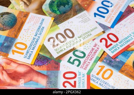 Schweizer Franken, Schweizer Banknoten, verschiedene Stückelungen, Finanz- und Bankbegriff, Nahaufnahme Stockfoto