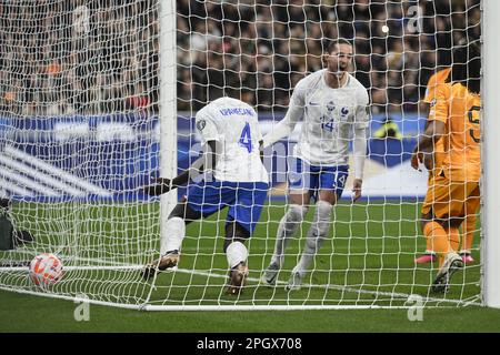 Julien Mattia / Le Pictorium - Qualifikationen für den Euro: Frankreich-Niederlande - 24/3/2023 - Frankreich / Ile-de-France (Region) / Saint Denis - Dayot Upamecanos Ziel während der Euro-2024-Qualifikation zwischen Frankreich und den Niederlanden im Stade de France Stockfoto